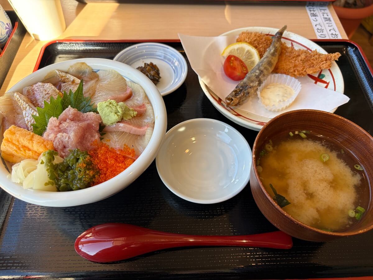 海沿いにある「道の駅いわき・ら・ら・ミュウ」