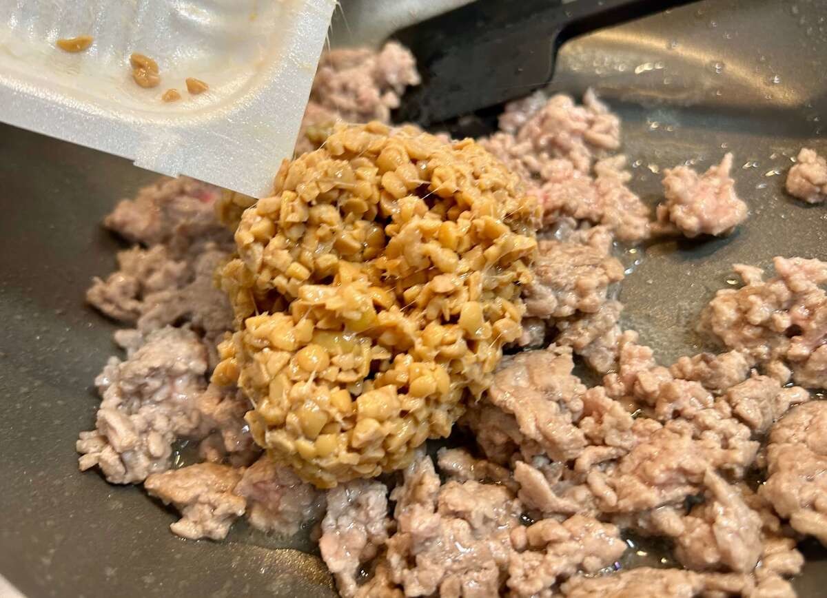 間宮祥太朗さん「ひき肉&納豆炒め」のレシピ