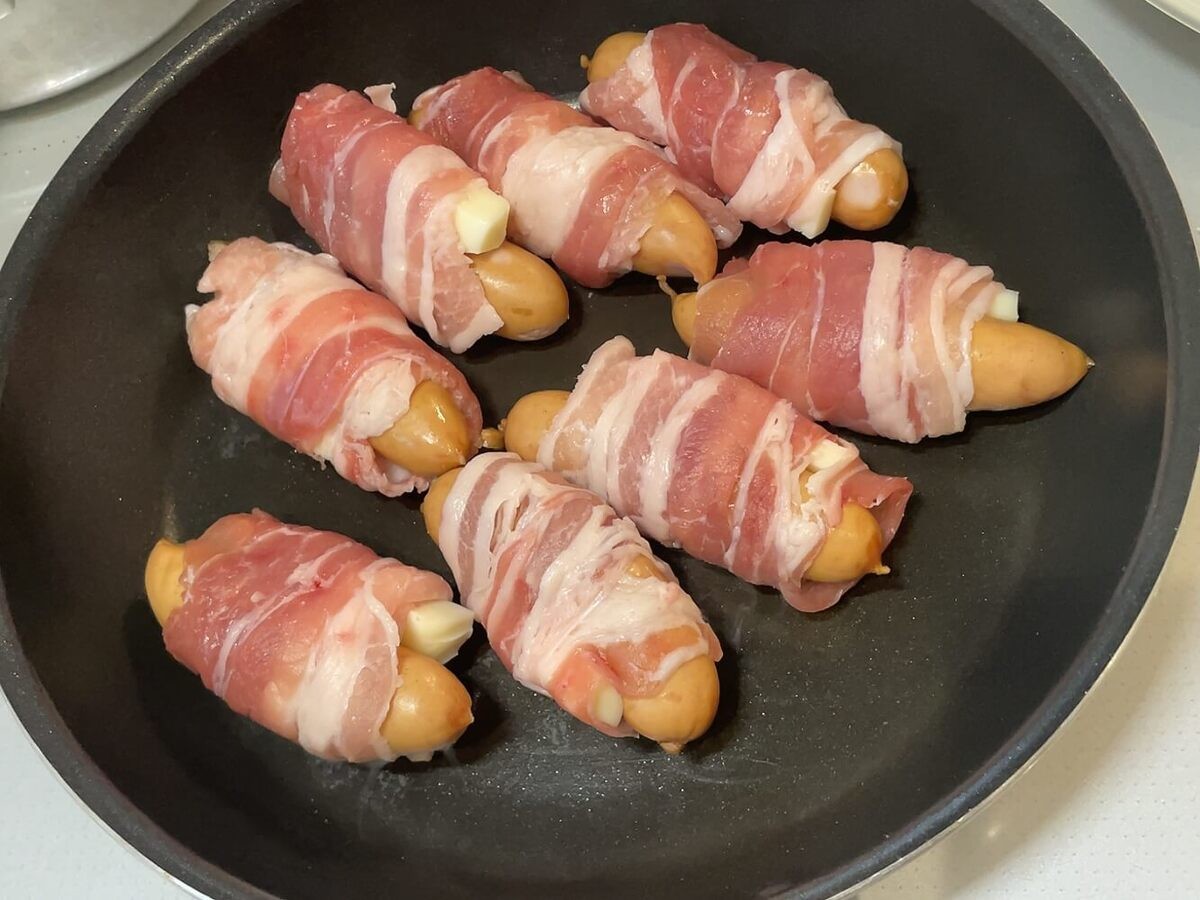 ウインナーのチーズ豚バラ肉巻き