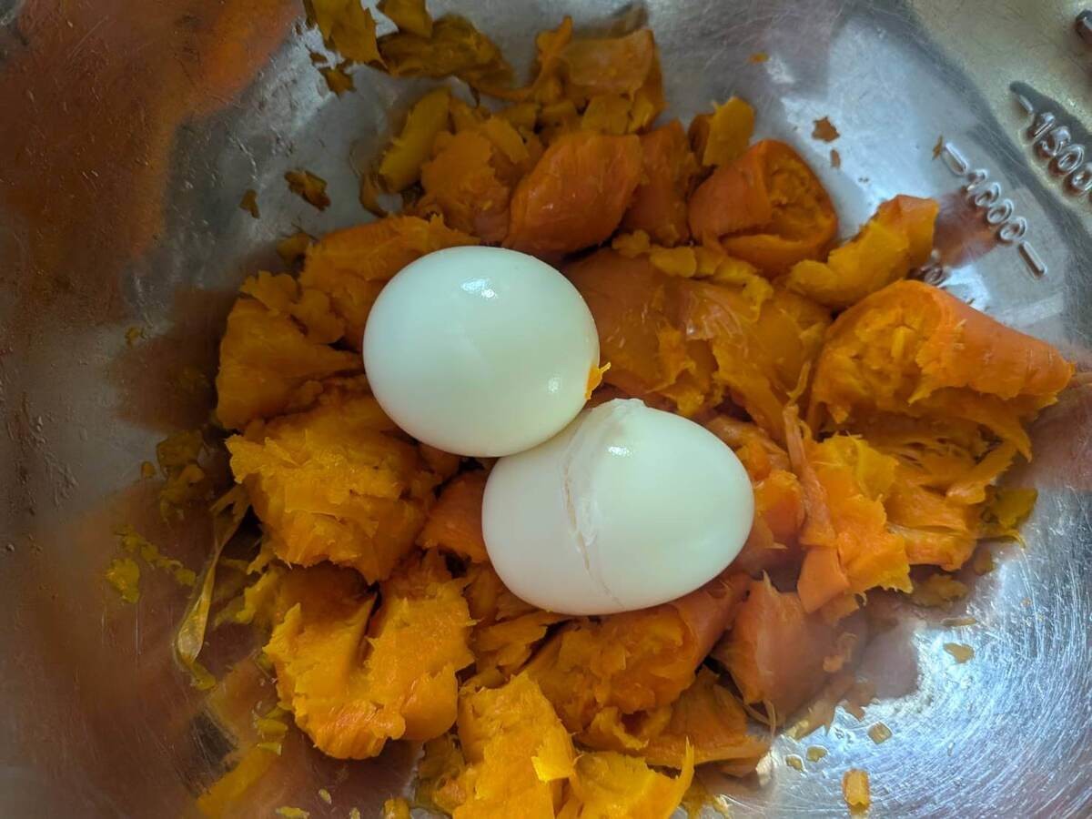 包丁もまな板も鍋も不要！レンチンで作るにんたまサラダ