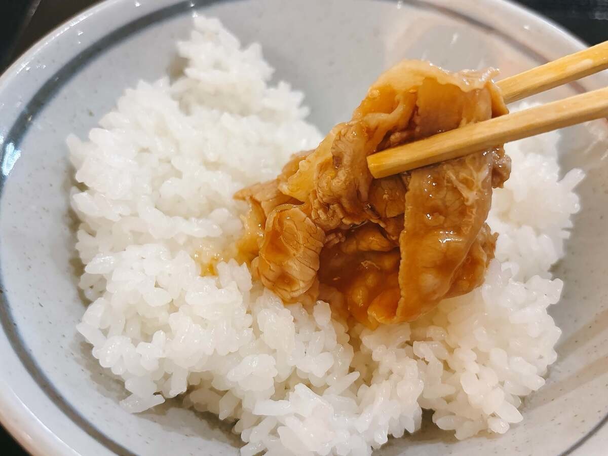 丸亀製麺「こく旨豚玉ぶっかけ 並（税込890円）