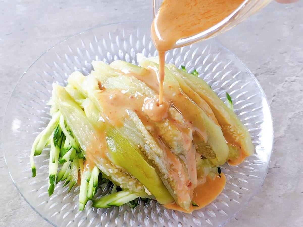 蒸しなすのピリ辛ごまだれ