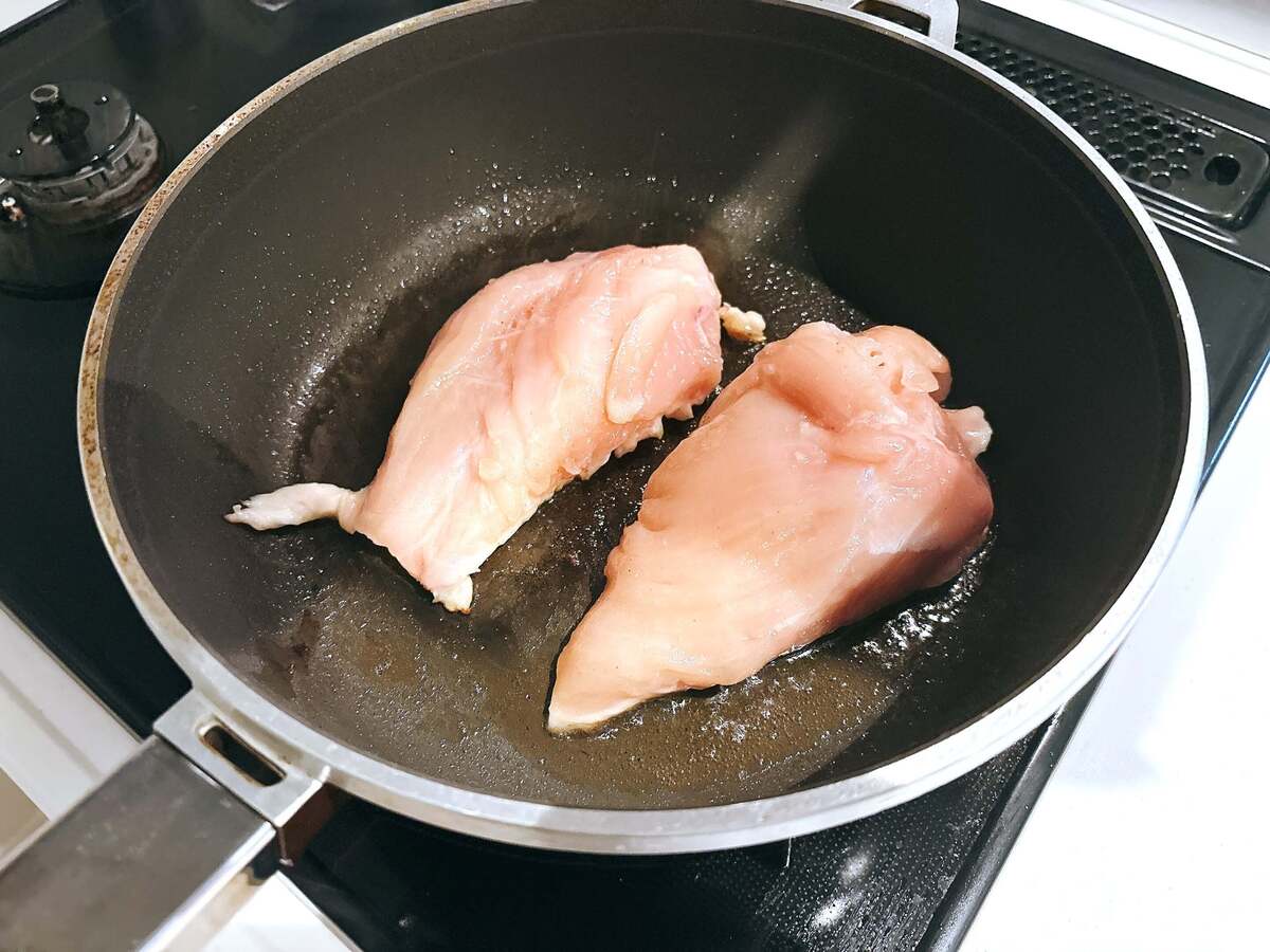 鶏むねしっとり焼き ねぎ塩レモンソース