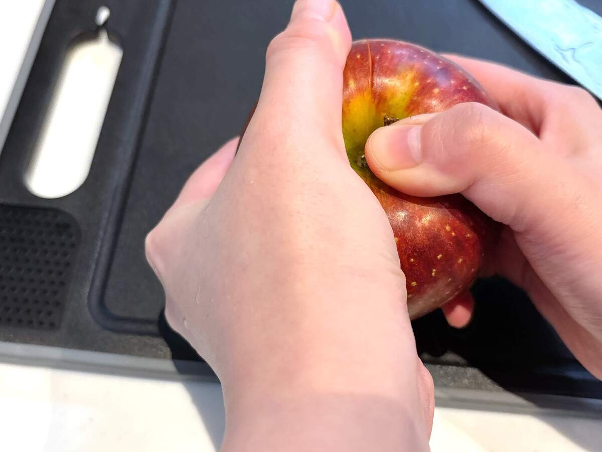 りんご……手で割るの!?