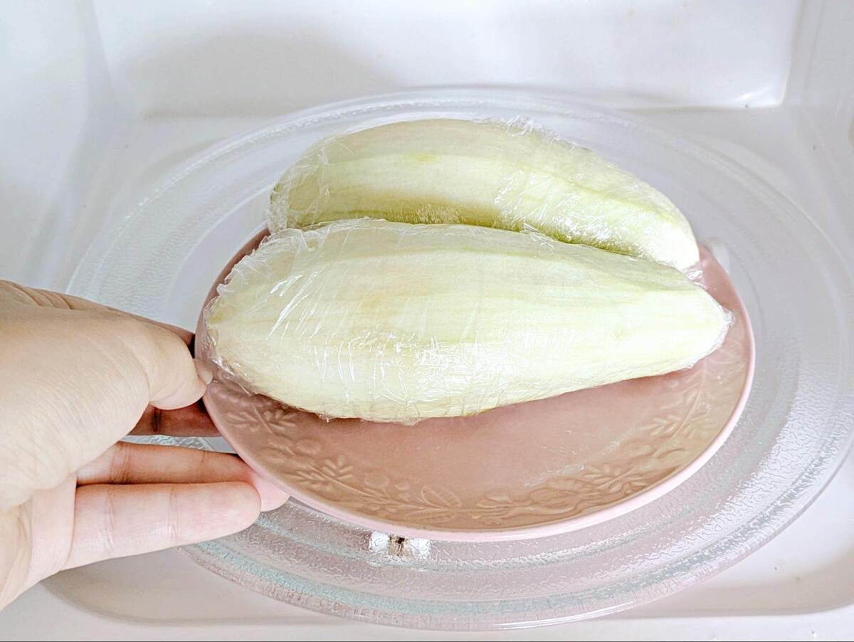 蒸しなすのピリ辛ごまだれ