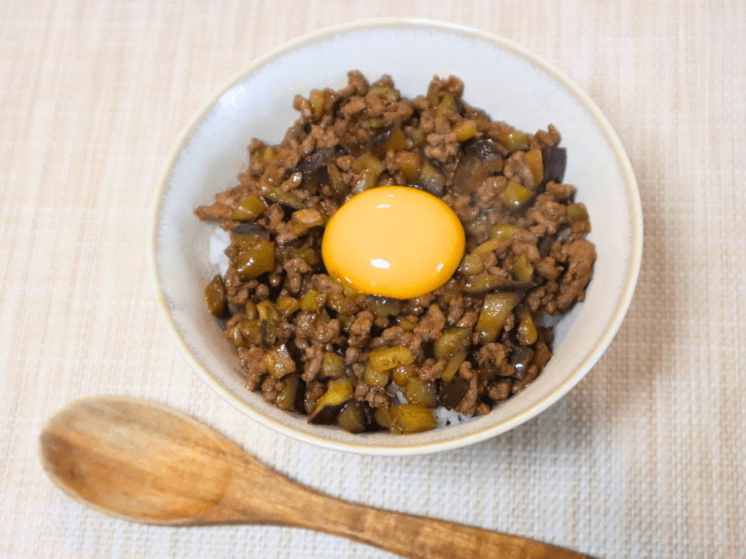 「ナスとひき肉の甘うまケチャップそぼろ丼」
