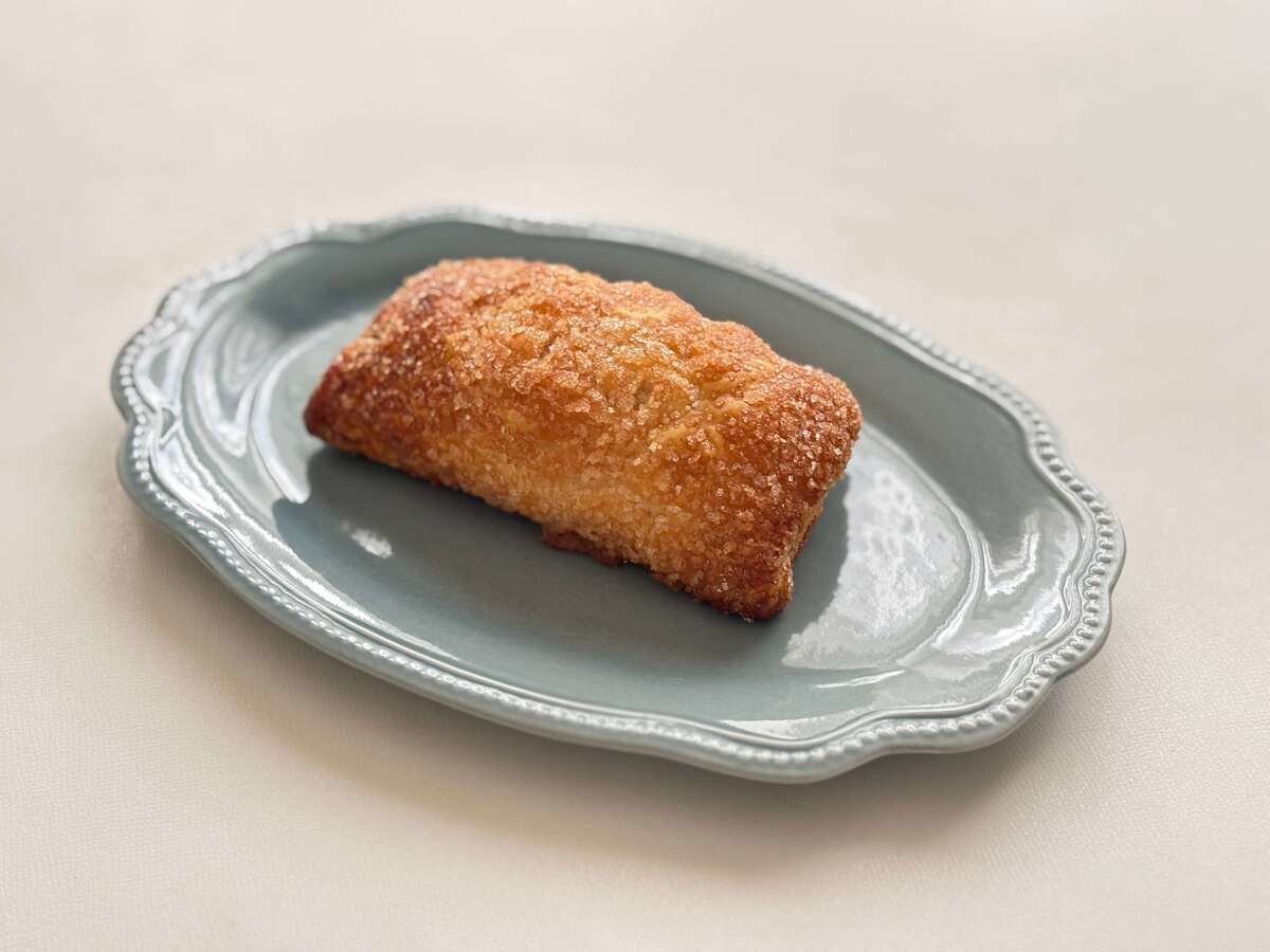 シャトレーゼおすすめ①「むらさき芋のあんこもちパイ」