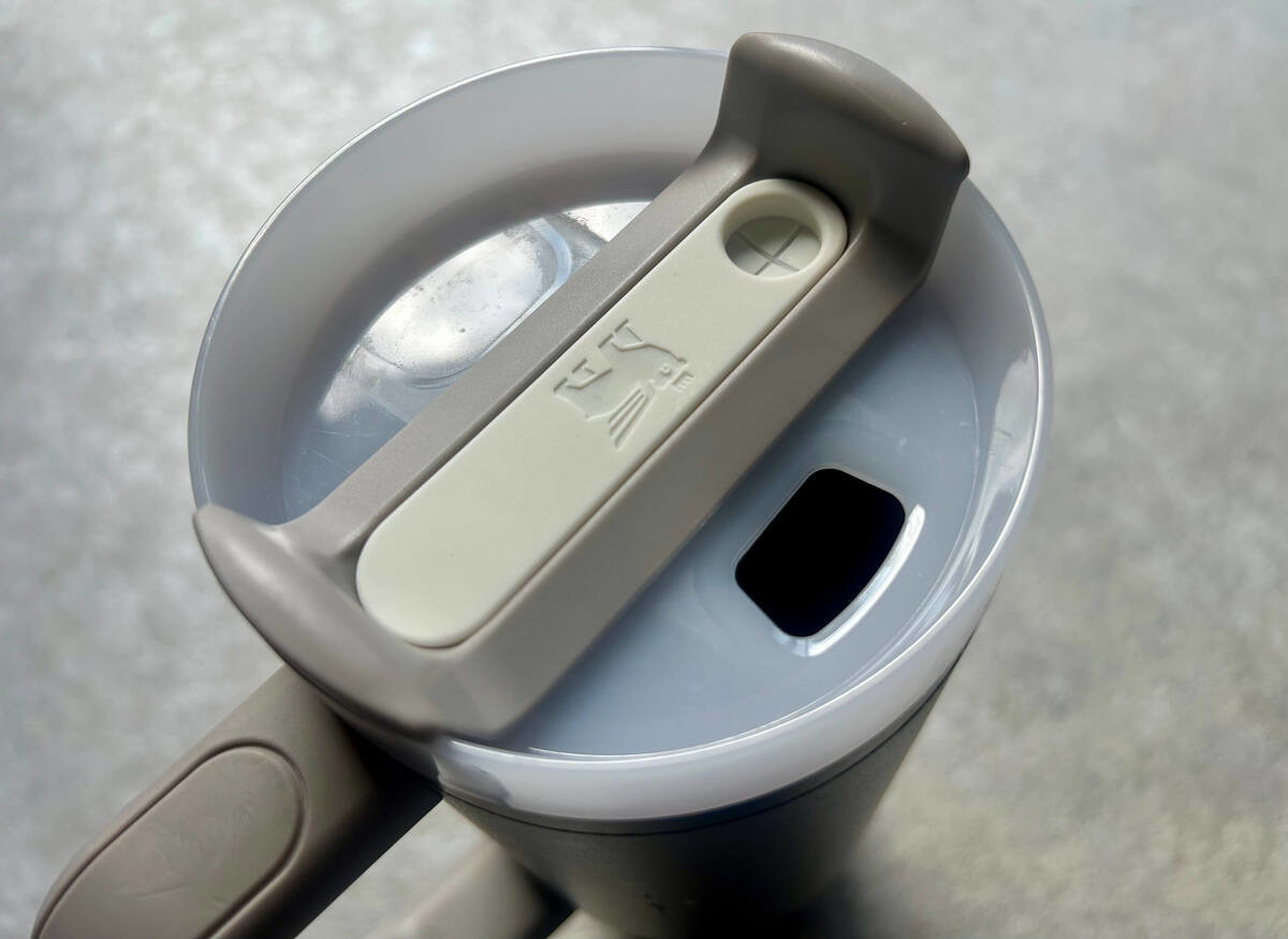 スタンレーの「H2.0 真空スリムクエンチャー 0.88L」！