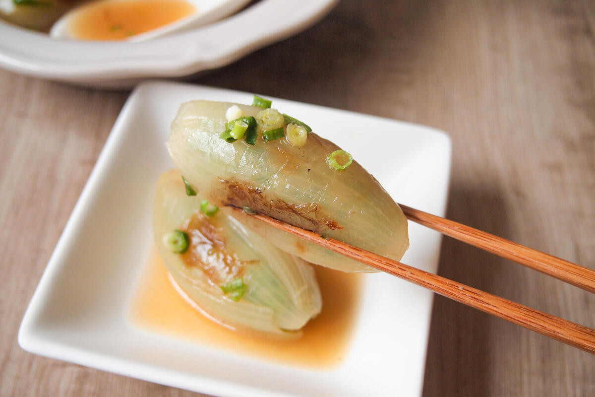 八百屋のシェフアキオさん「涙の使徒が包む旨味たっぷりのスープ餃子」のレシピ