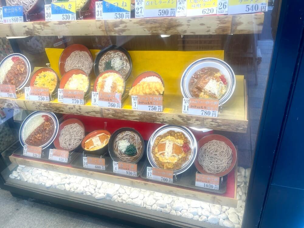 誰もが入りやすい「富士そば」の魅力