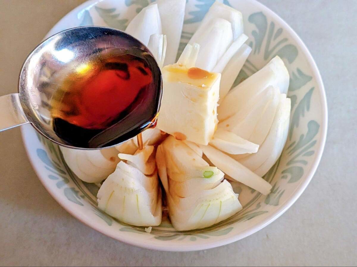 なお|農家のおかんのお野菜レシピ「新玉ねぎのツナバター蒸し」