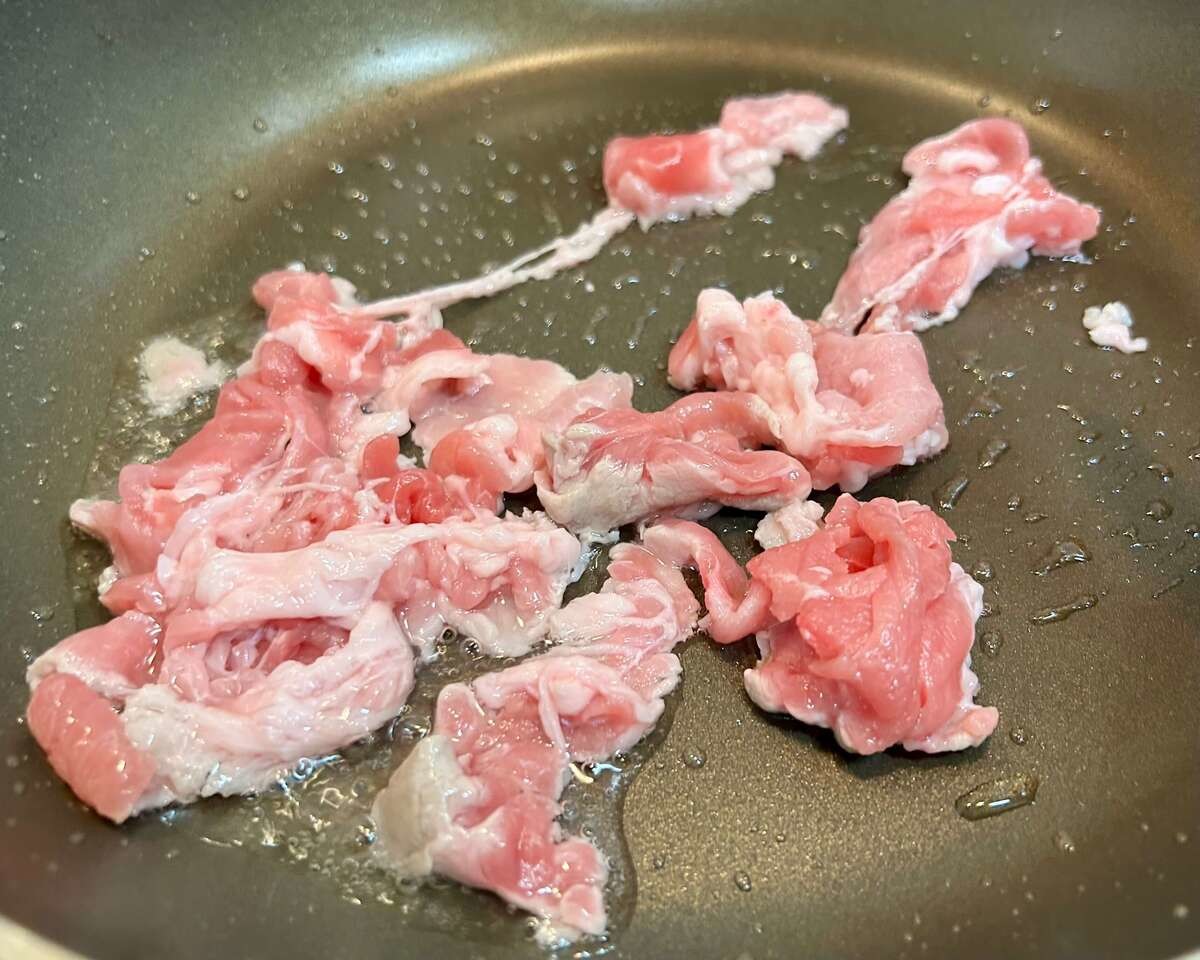 エバラ食品公式の「プチッと豚キムチ炒め」