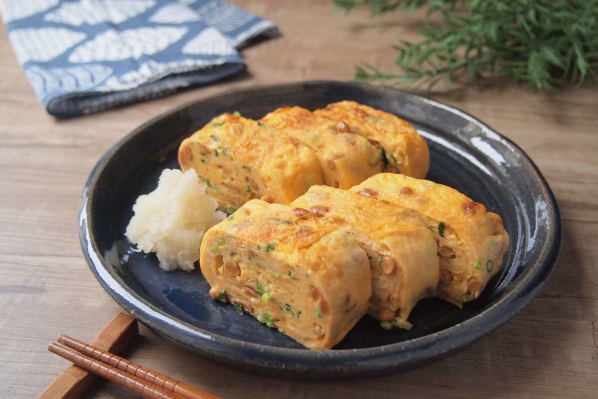 タカノフーズの「納豆と豆腐のふわふわだし巻き卵」のレシピ