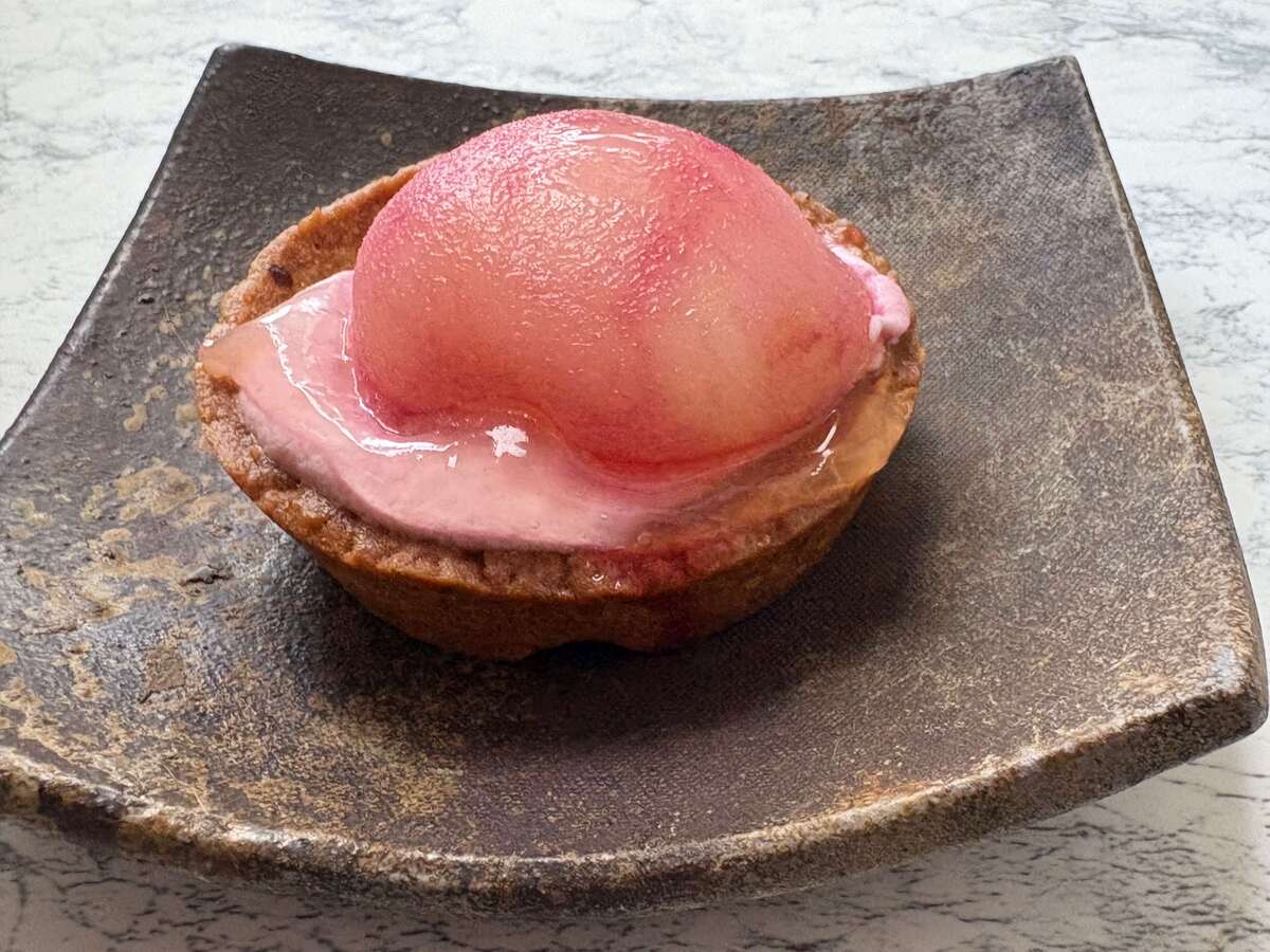 ローソン「ごろっとした1/2個分桃のタルト」