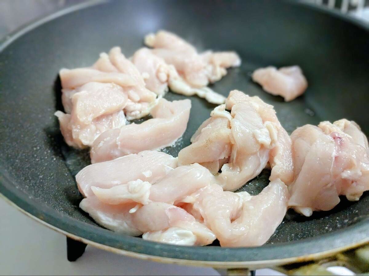 栗原はるみさん「きゅうりと鶏肉の炒めもの」