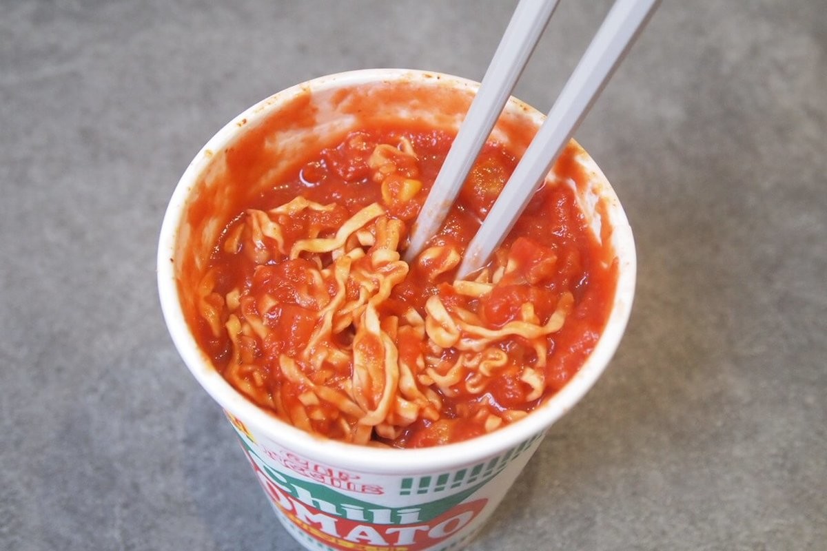 おすすめのカップ麺アレンジ!トマト缶で「無水チリトマト」