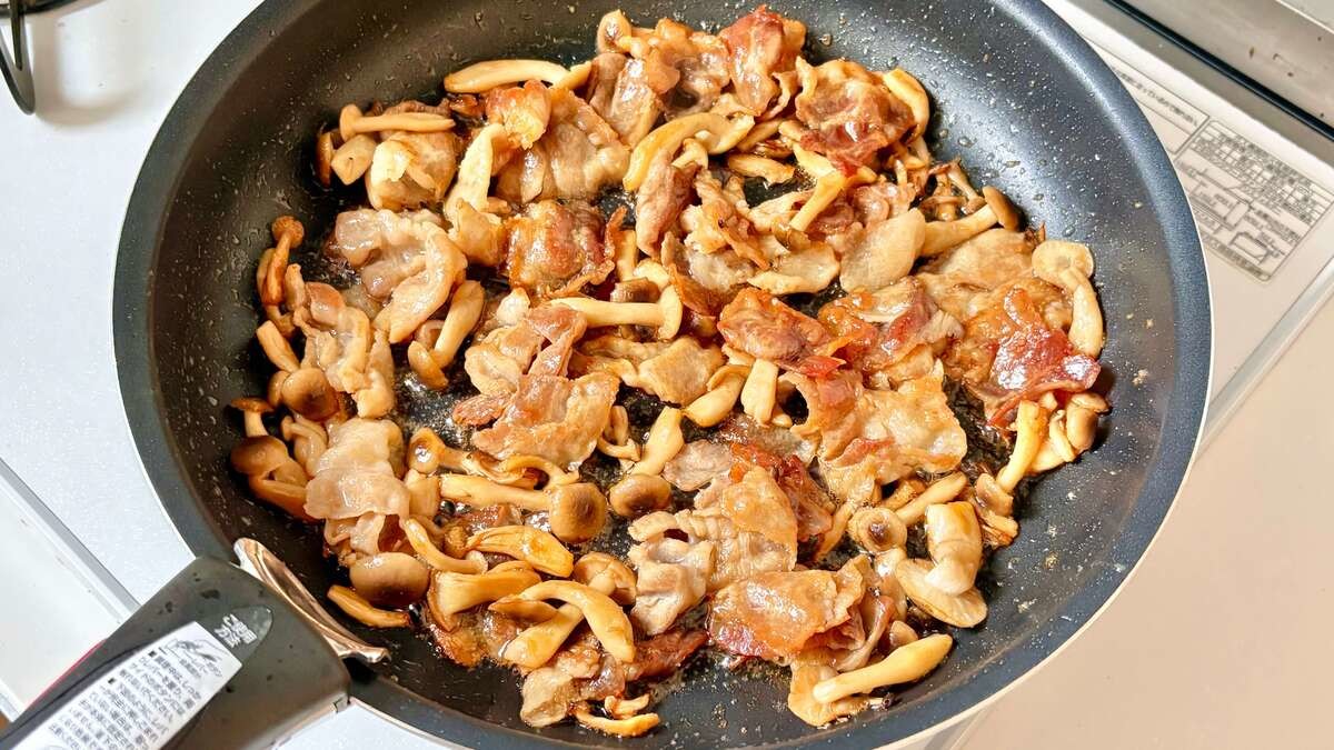 豚バラとしめじのにんにくポン酢炒め