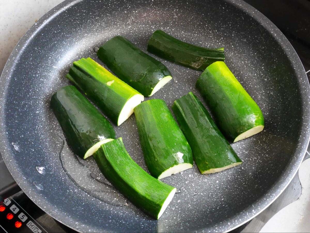 ズッキーニのしぼ生ステーキ【味つけは生しょうゆだけ】