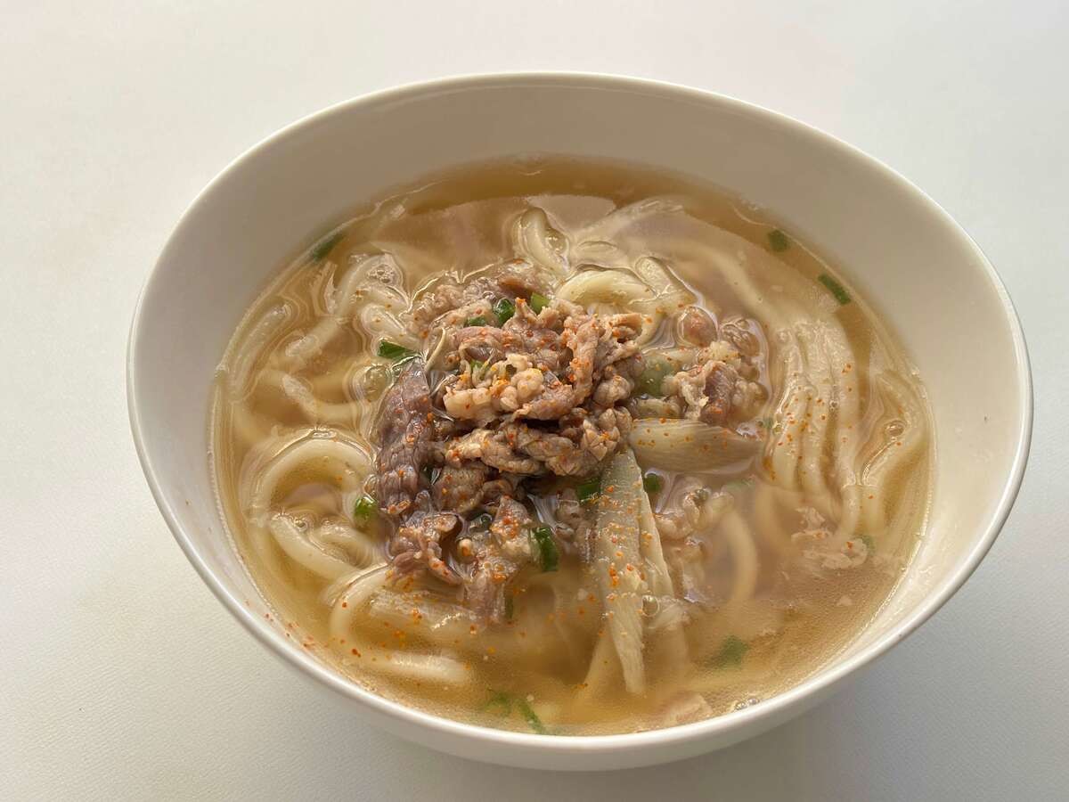 ロピアおすすめ「道場六三郎お墨付き 心のだし 肉うどん」