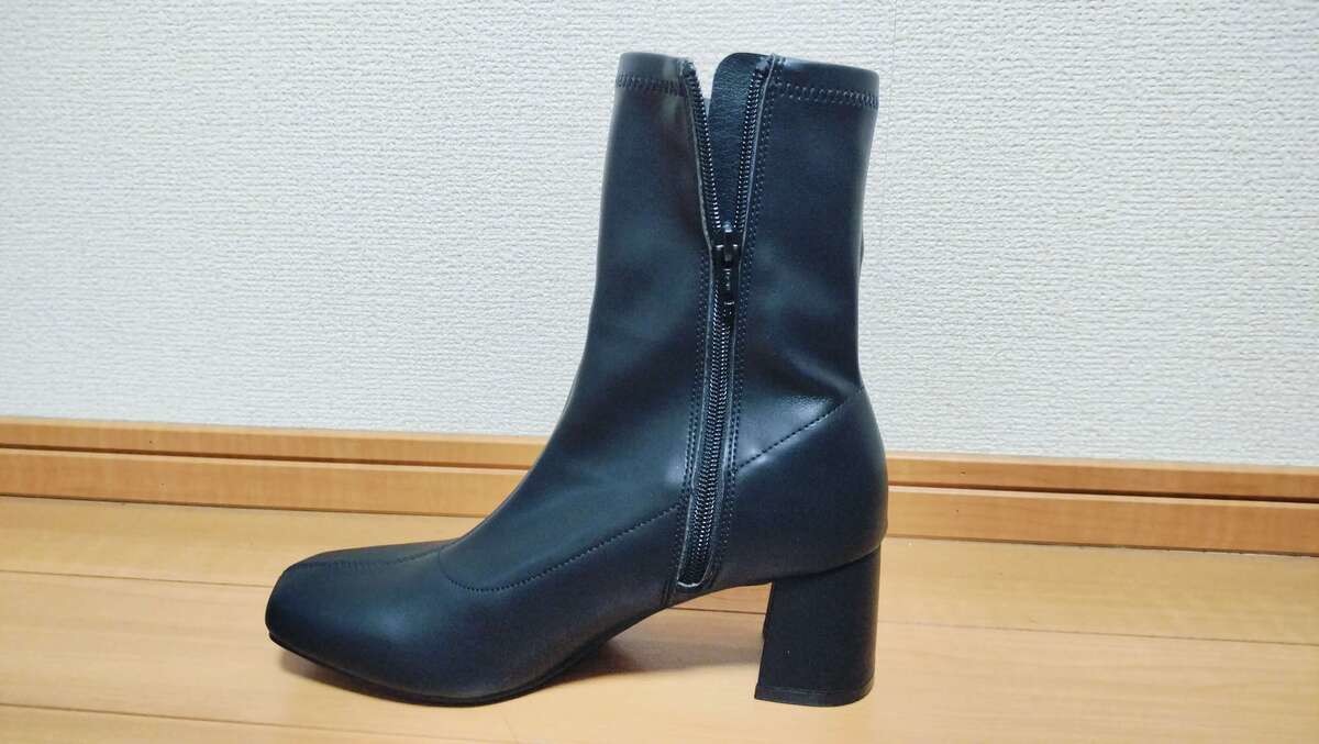 GU「ウルトラストレッチヒールブーツ」