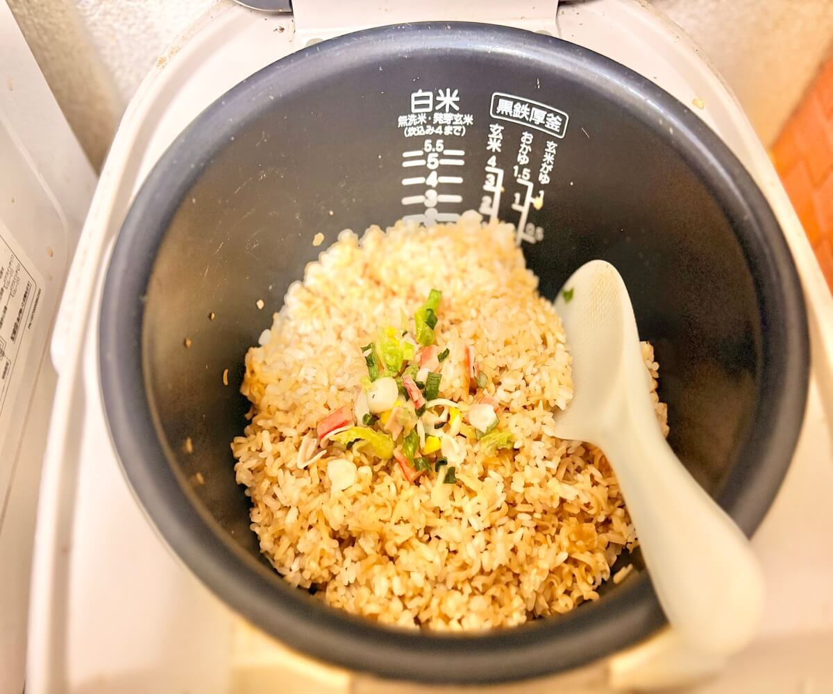 炊飯器で簡単!カップヌードルで作るシーフードピラフ
