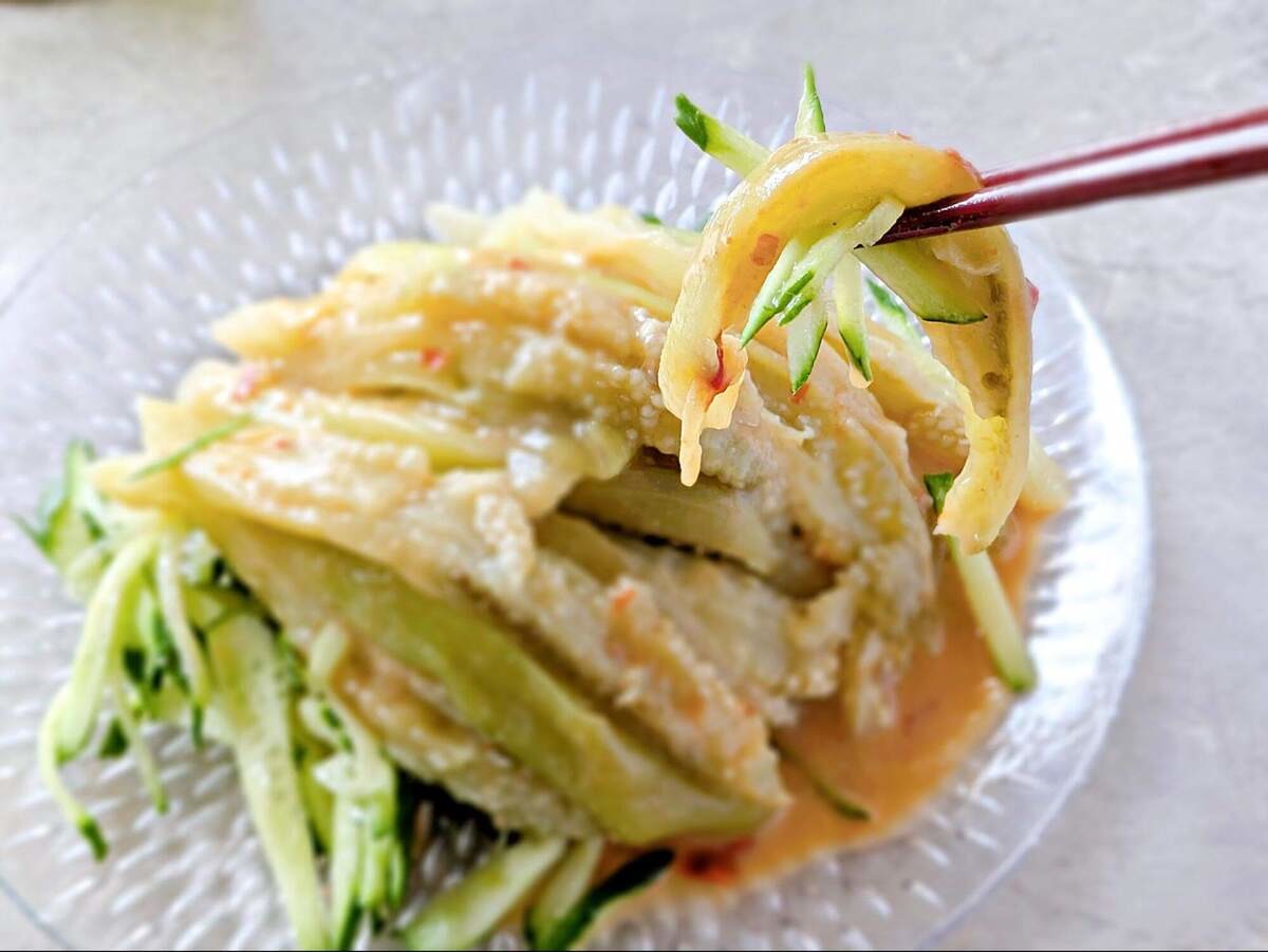 蒸しなすのピリ辛ごまだれ