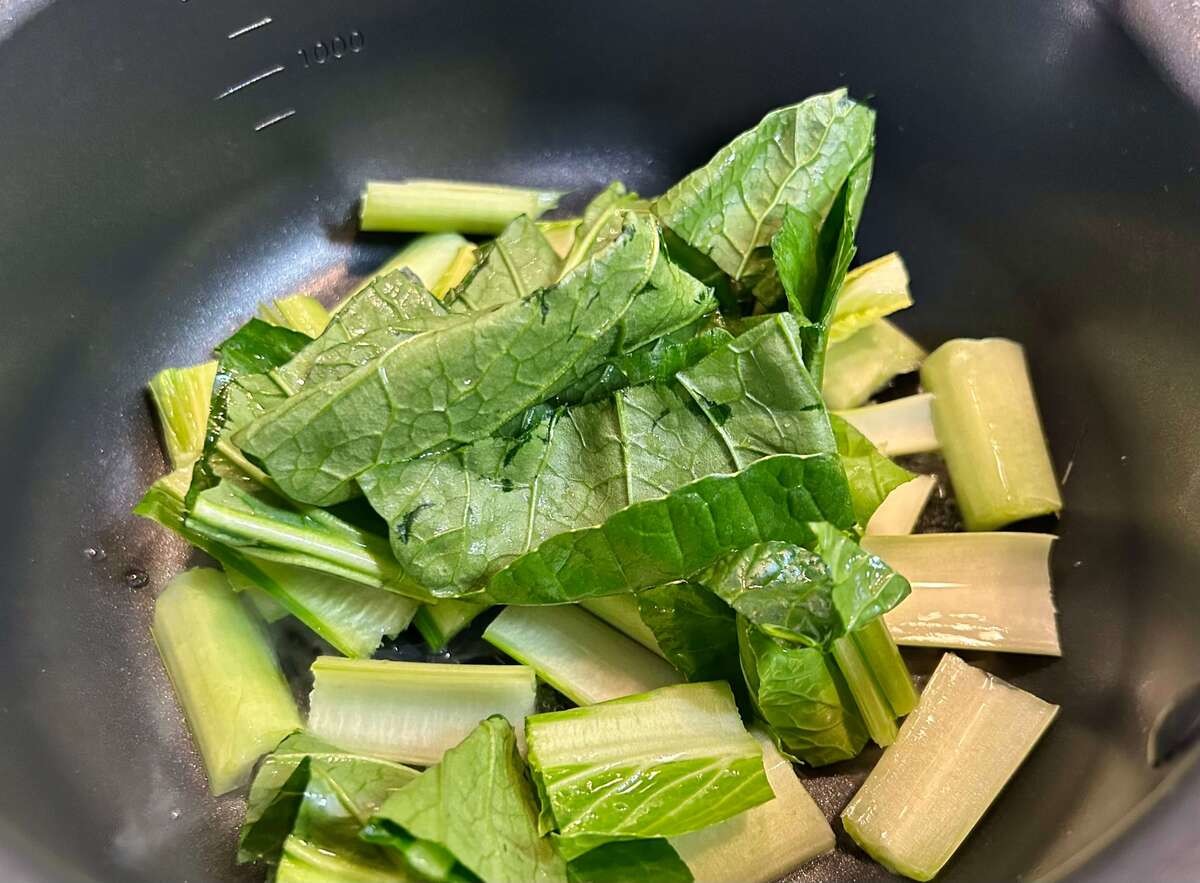 土井善晴さん「小松菜の炒め味噌汁」