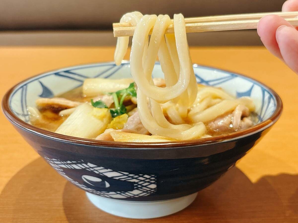2025年いつから？「もう出てるよ♪」丸亀製麺「鴨ねぎうどん」