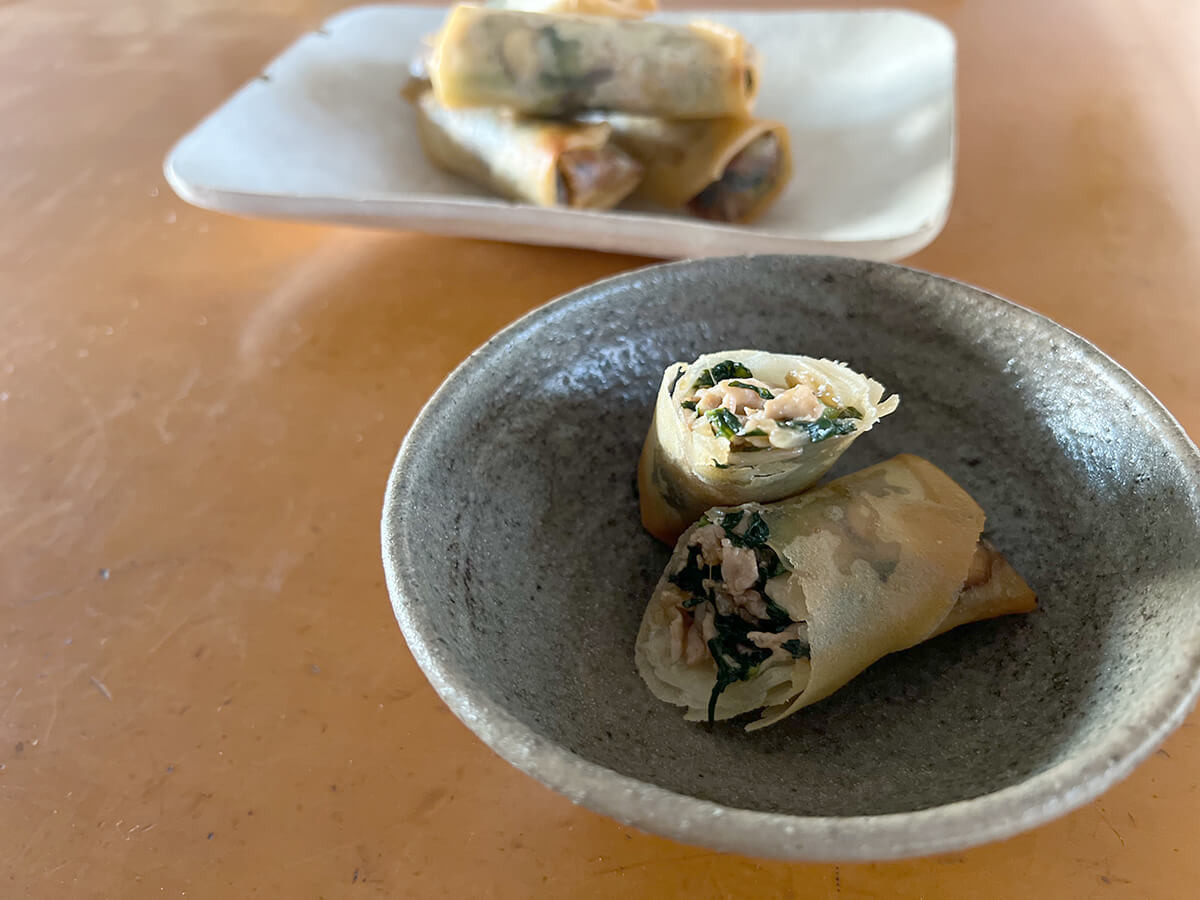 春菊と豚肉の春巻き