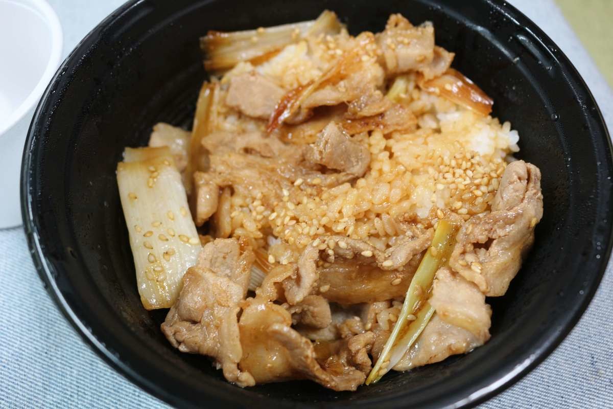 丸亀製麺メニューこく旨豚玉丼