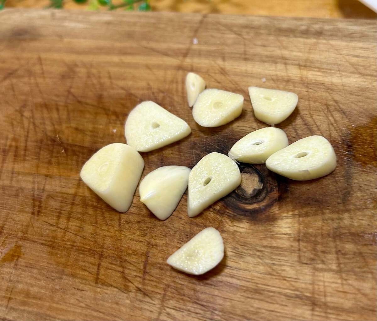 舘野鏡子さん「春キャベツと鶏肉のガーリックステーキ」