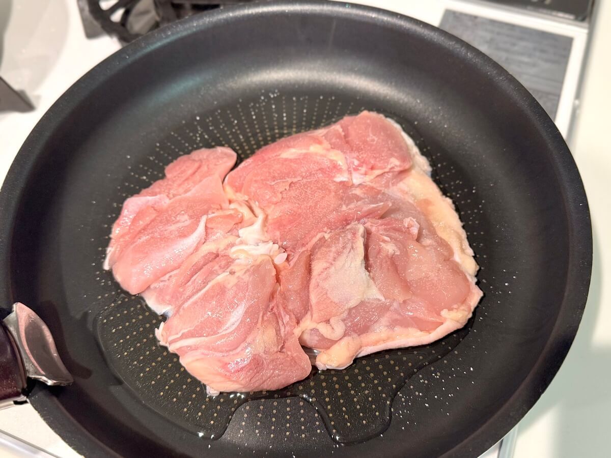 鳥羽周作さん「皮パリパリチキンステーキ」