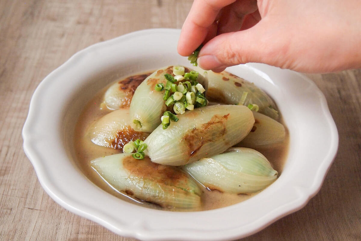 八百屋のシェフアキオさん「涙の使徒が包む旨味たっぷりのスープ餃子」のレシピ