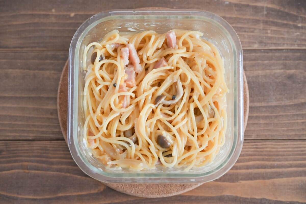 「厚切りベーコンときのこのぽん酢カルボナーラ風」