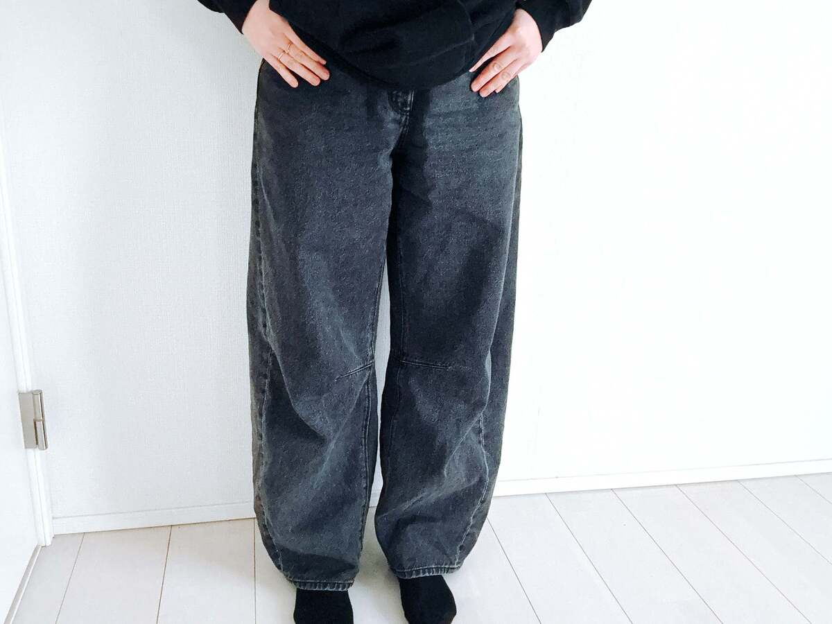 GU「バレルレッグジーンズ」