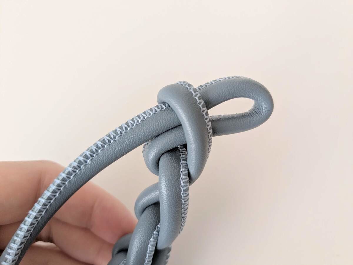 長すぎるストラップを短くする方法