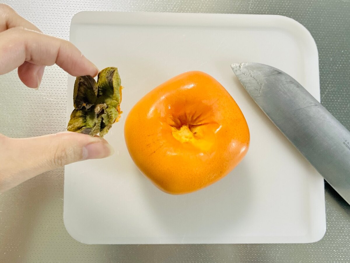包丁を使わない柿の剥き方