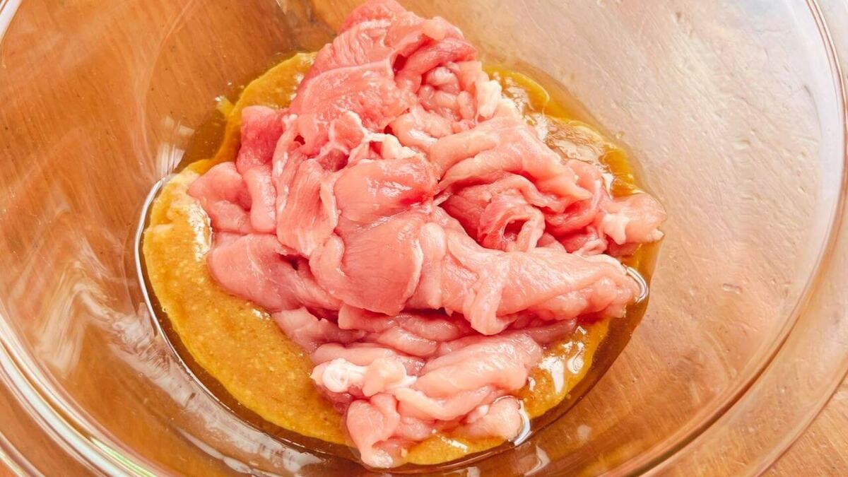 「豚こまとピーマンの甘から炒め風」のレシピ