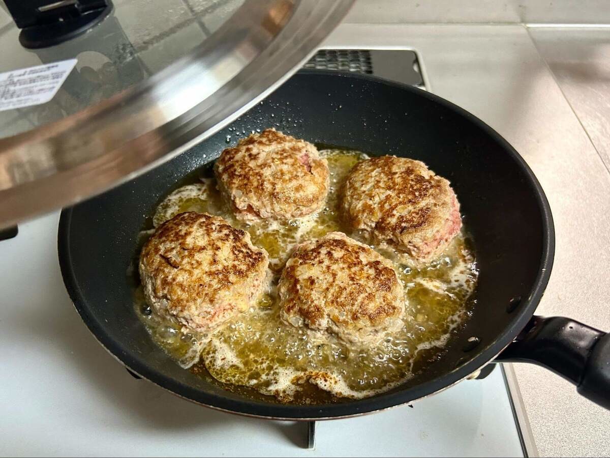 鳥羽周作さん「ふわふわ煮込みハンバーグ」
