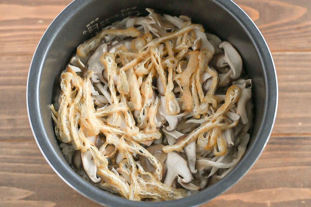 「きのこの炊き込みごはん」のレシピ