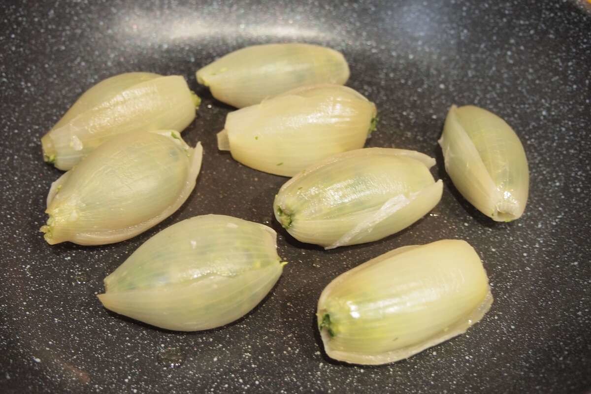 八百屋のシェフアキオさん「涙の使徒が包む旨味たっぷりのスープ餃子」のレシピ