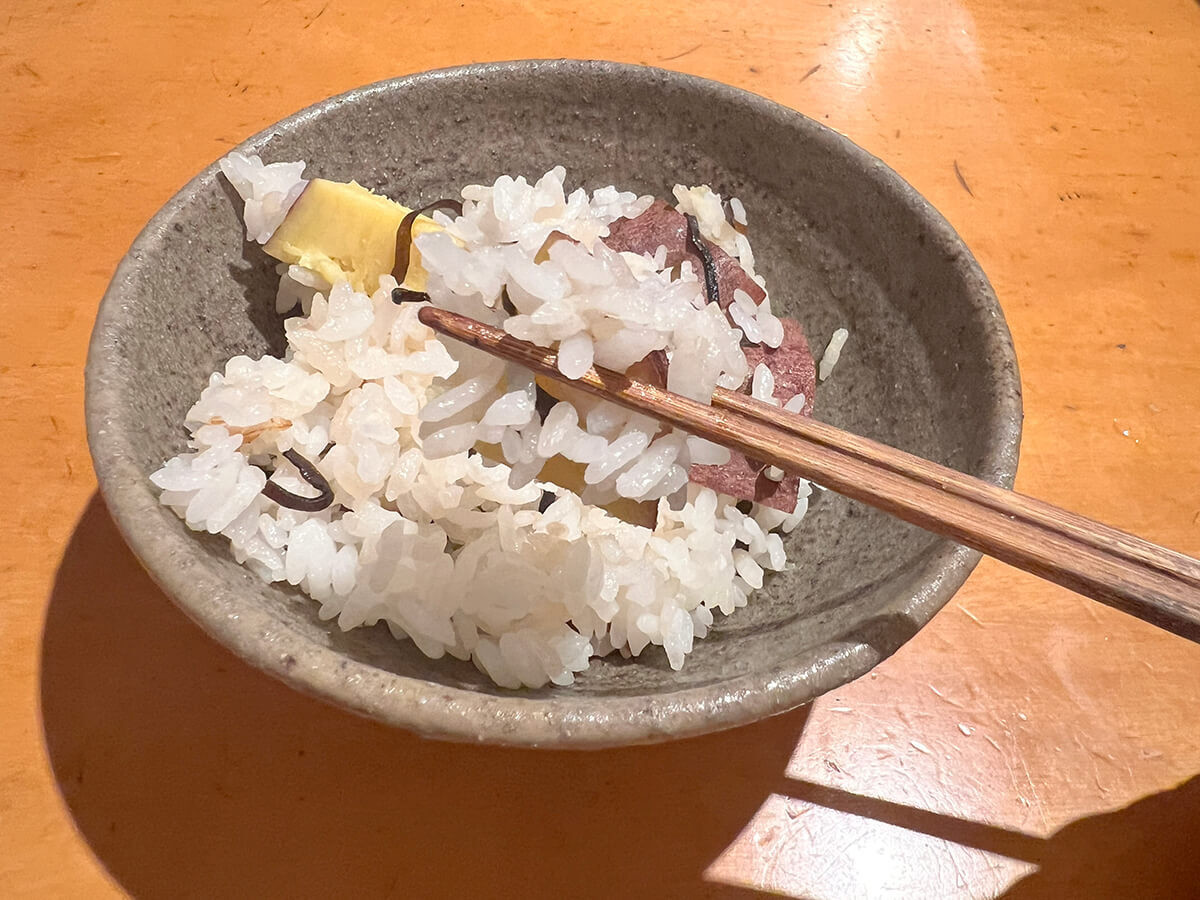 栗原はるみさん「さつまいもと塩昆布のご飯」