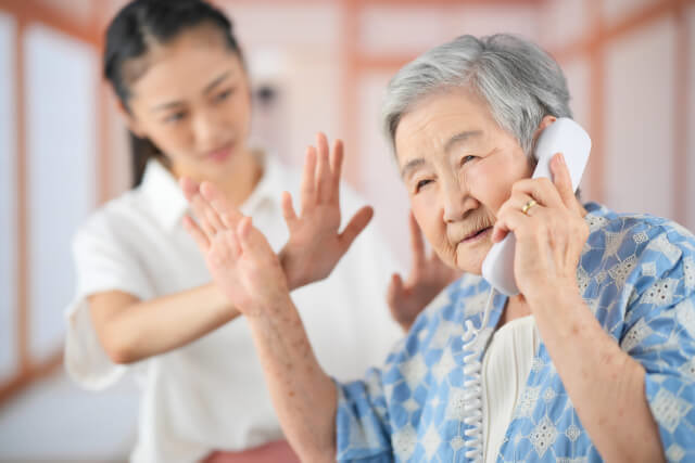 実家の父が詐欺電話に騙されそうに