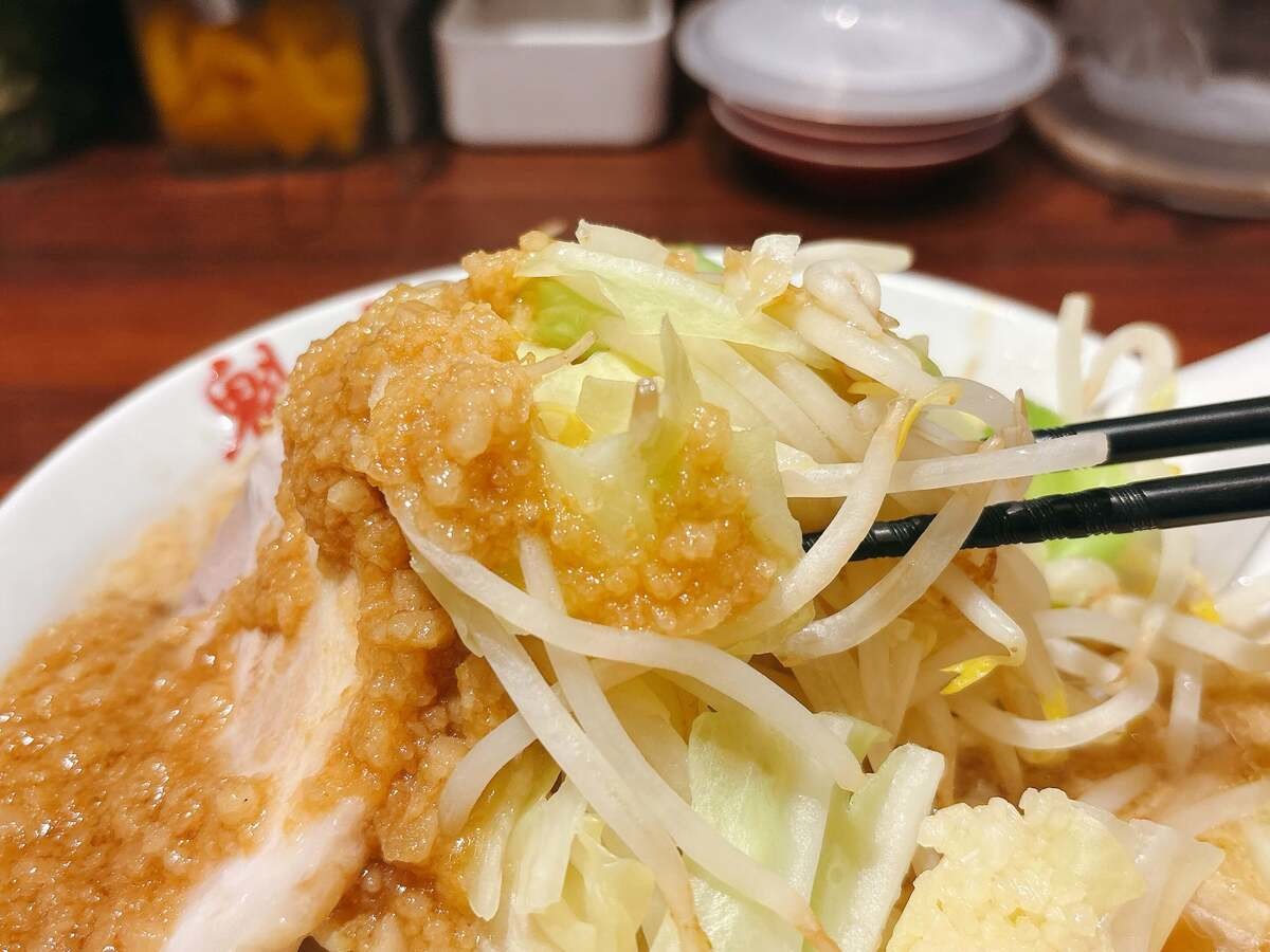 魁力屋「にんにく背脂醤油ラーメン」