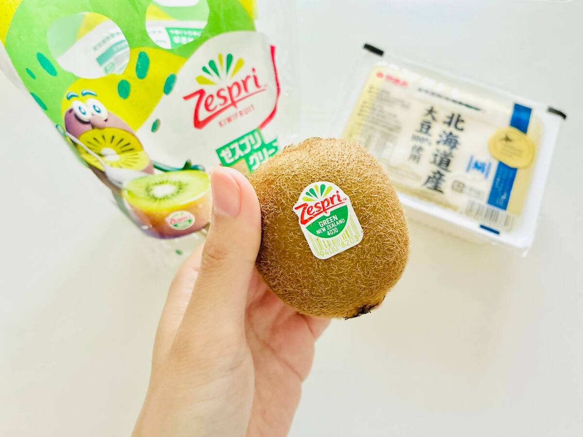 キウイ・トマト・豆腐のカプレーゼ