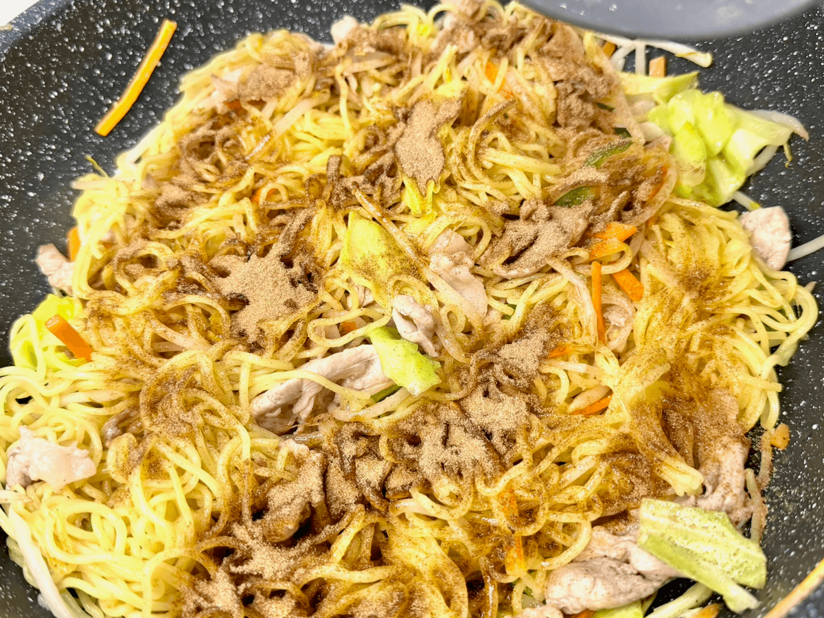 「焼きそばがベチャつく…」原因はこれ【作り方のコツとは】