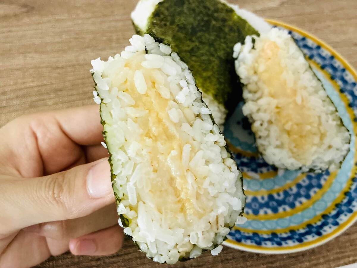 エビシューマイでエビマヨ風おにぎり