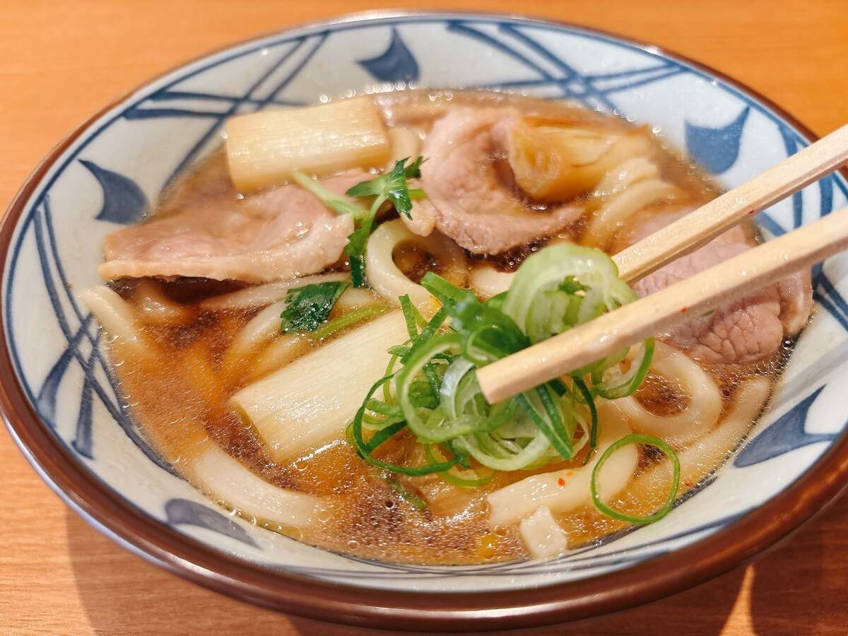 2025年いつから？「もう出てるよ♪」丸亀製麺「鴨ねぎうどん」