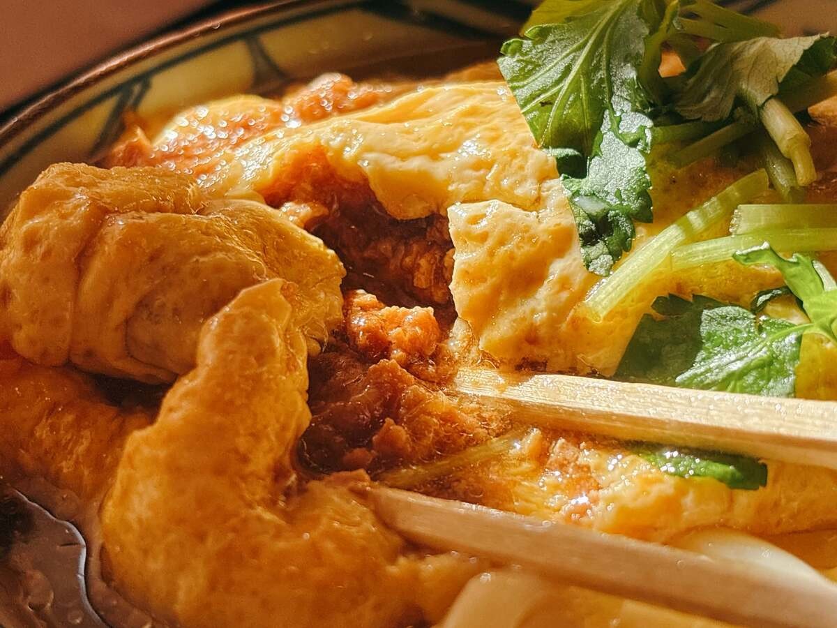 丸亀製麺「だし玉肉づつみうどん 並（税込890円）」