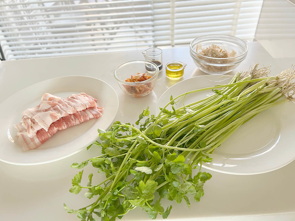 和田明日香さん「セリの豚キムあえ」